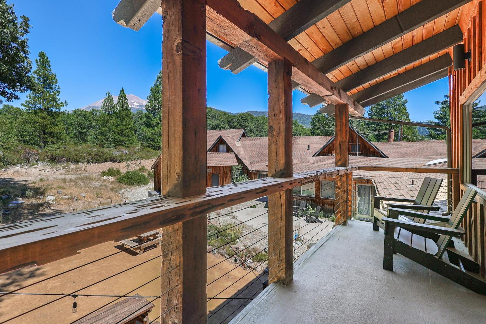 Basecamp Lodge Маунт-Шаста Экстерьер фото